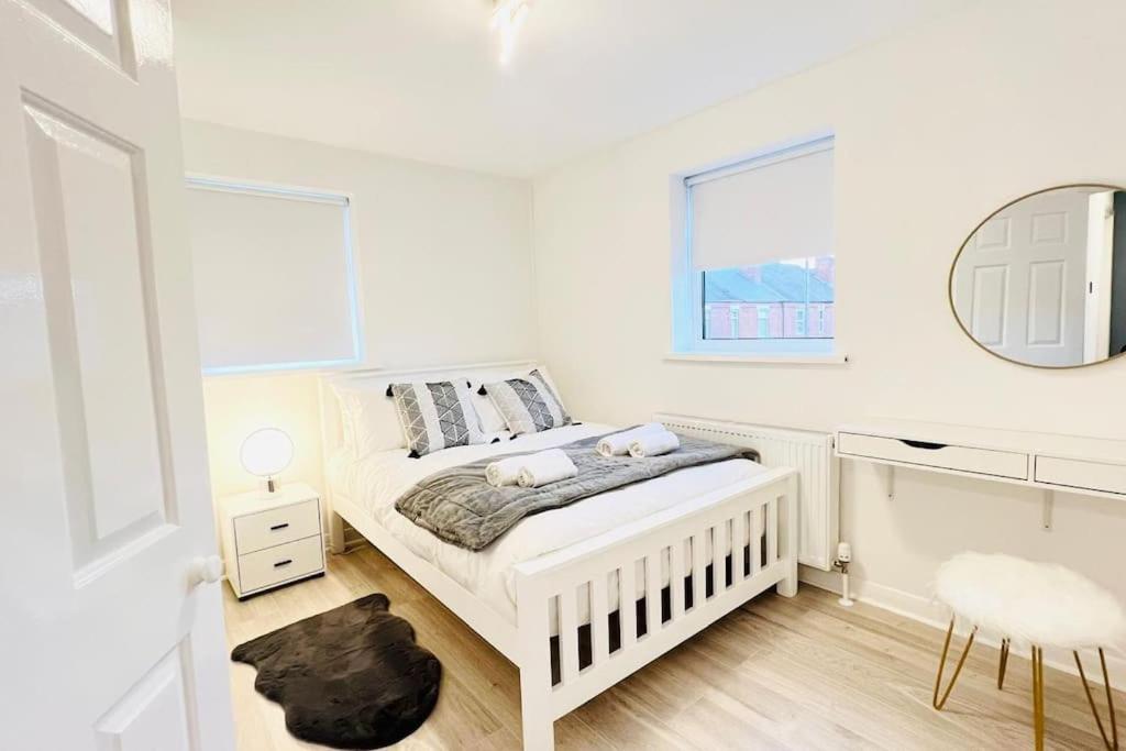 New Fully Furnished Cosy Home Balderton Экстерьер фото
