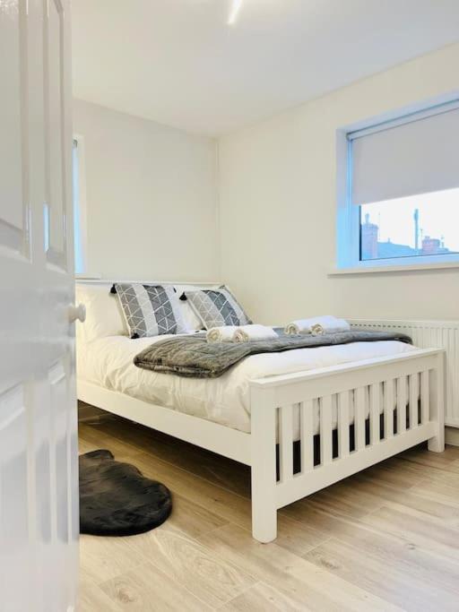 New Fully Furnished Cosy Home Balderton Экстерьер фото