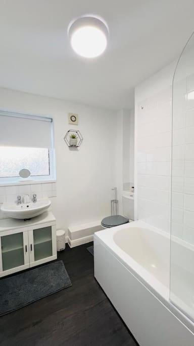 New Fully Furnished Cosy Home Balderton Экстерьер фото