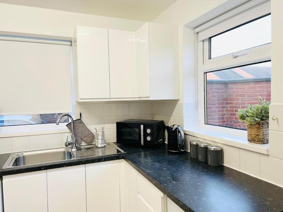 New Fully Furnished Cosy Home Balderton Экстерьер фото