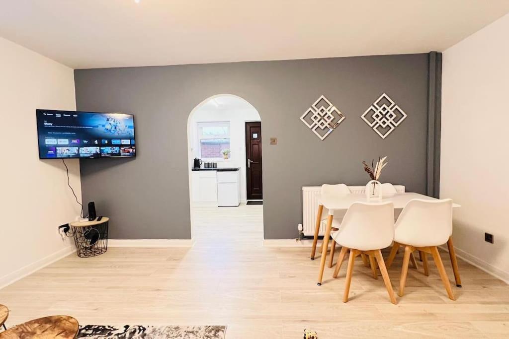 New Fully Furnished Cosy Home Balderton Экстерьер фото